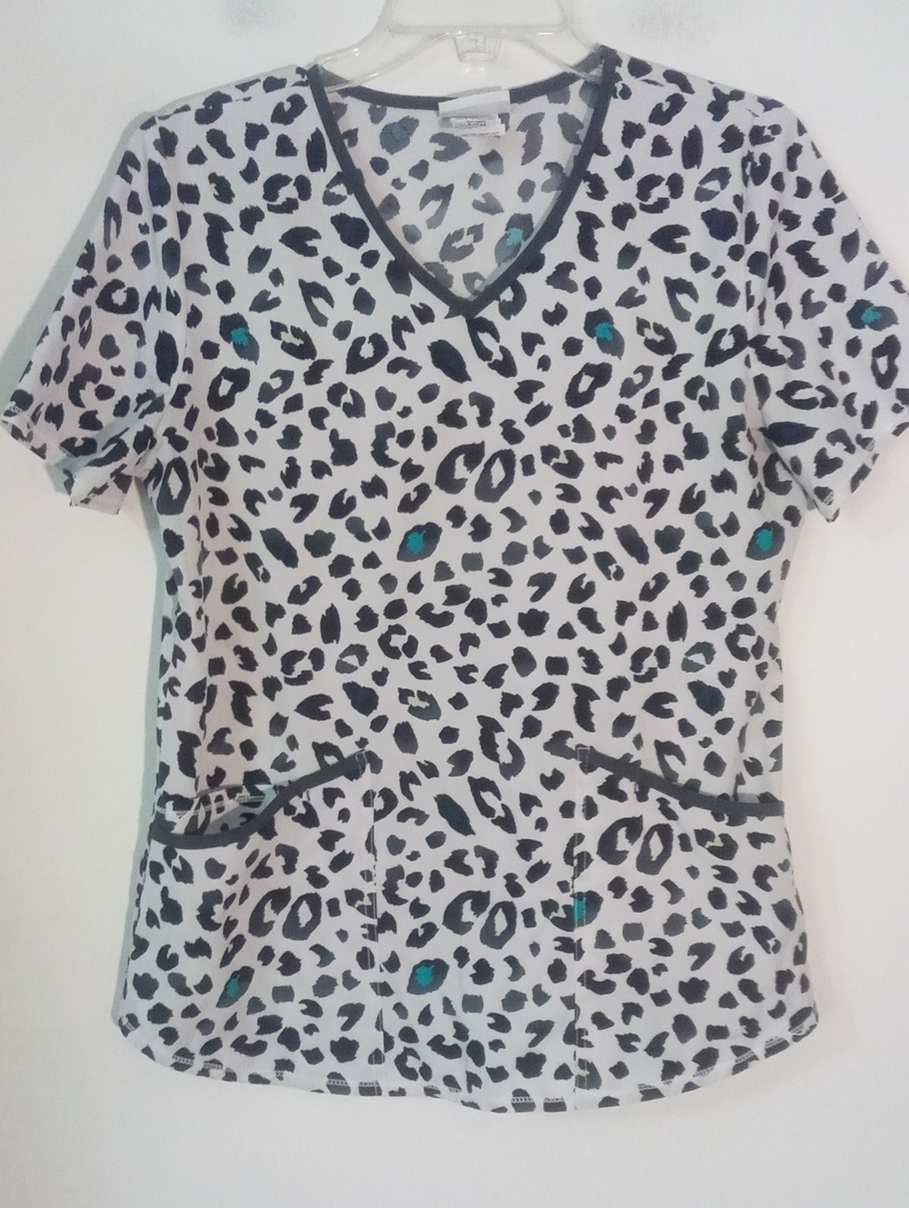 * Scrub Star V-Neck Leopard Print Medical To Small New NWOT